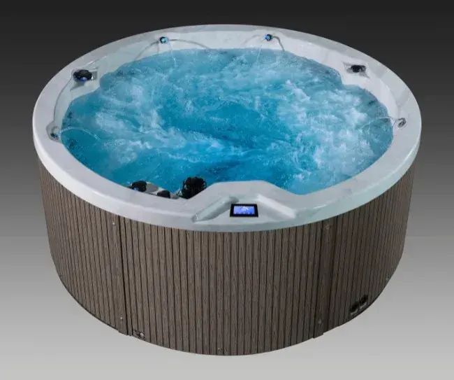 Icelandic Cyclone 3 hot tub