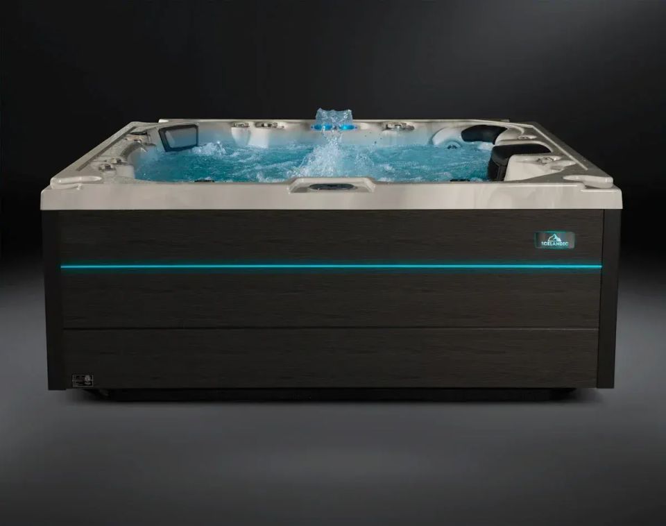 Icelandic Oasis hot tub