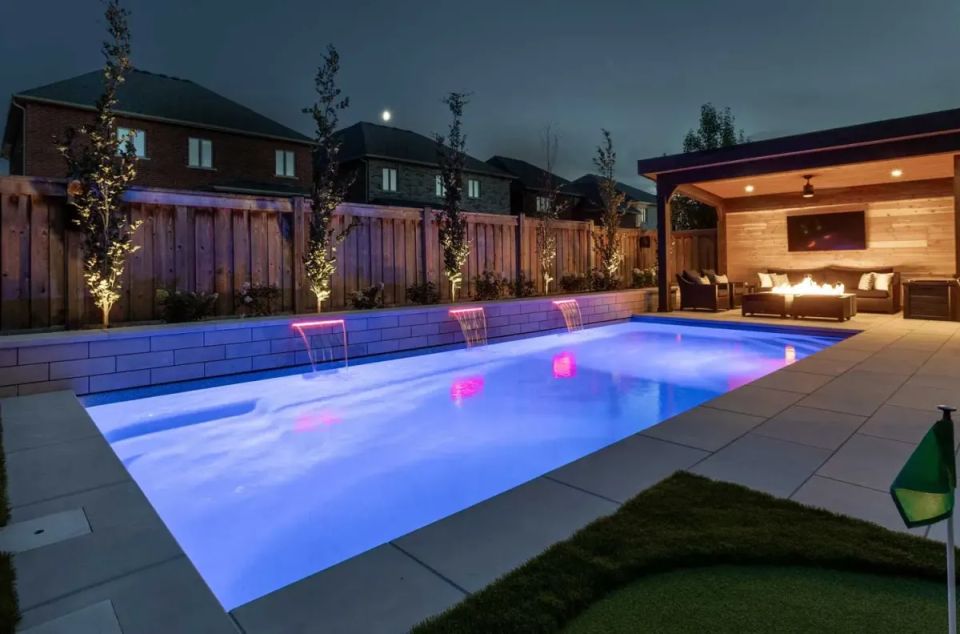 Latham St. Thomas fiberglass pool