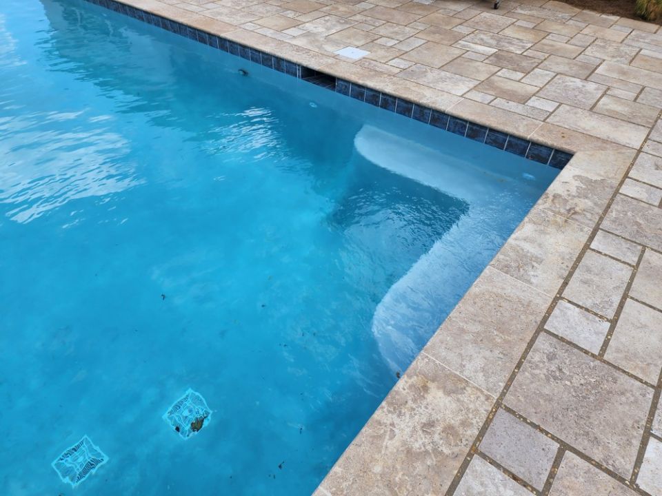 20 × 40 Gunite Pool and Spa – Mountain Brook, AL