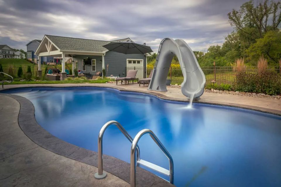 Latham Synergy Grand fiberglass pool